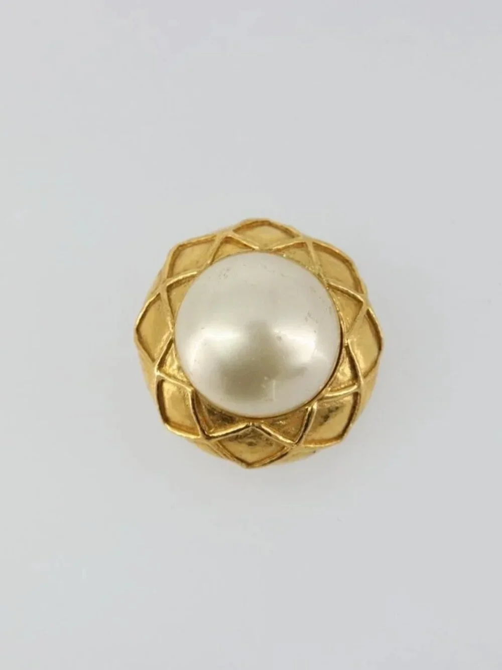 CHANEL Earring metal Gold Tone CC Auth 183501